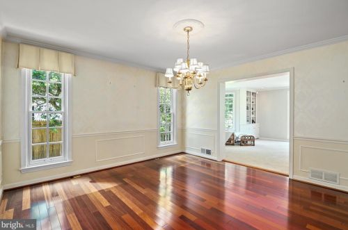 10017 Carmelita Dr, Rockville MD 20854-4247 exterior