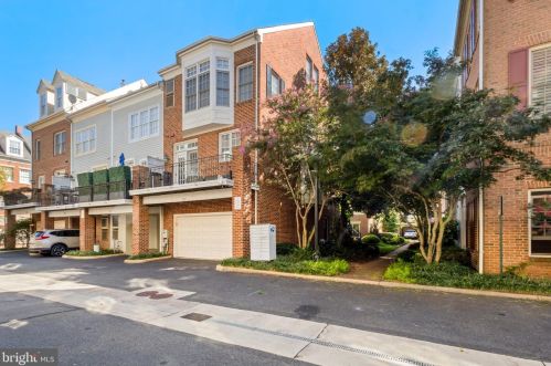 707 Frd Lndg Way, Alexandria VA 22314-3887 exterior