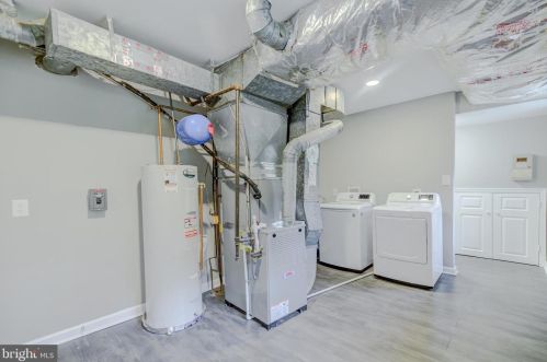 8901 Linton Ln, Alexandria VA 22308-2438 exterior