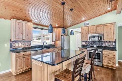 65526 Peninsula Dr, Cassopolis MI 49031-8530 exterior