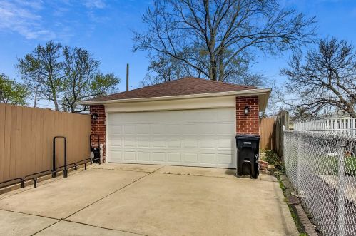 8236 Berwyn Ave, Chicago IL 60656-1455 exterior