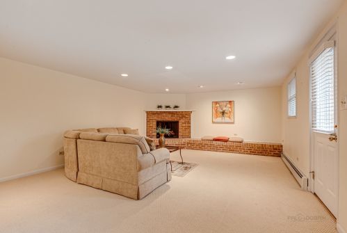 2035 Poplar St, Waukegan IL 60087-5014 exterior