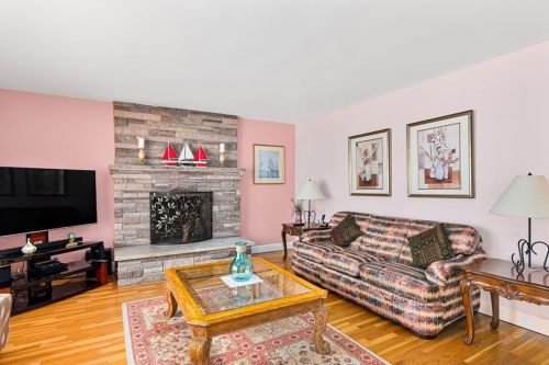 181 Ortoleva Dr, Providence, RI 02909-4911