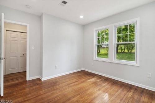 24 Westminster Ter, Town Center NJ 07052-2735 exterior