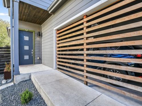 1211 Cometa St, Austin, TX 78721-1217