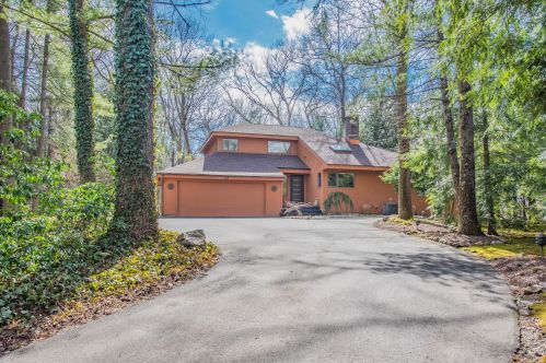42 Crosswood Rd, Farmington, CT 06032-1066