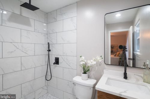 8122 Dorcas St, Philadelphia PA 19111-4112 exterior