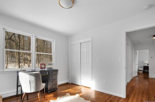 30 Woodcrest Dr, Armonk NY 10504-2904 exterior