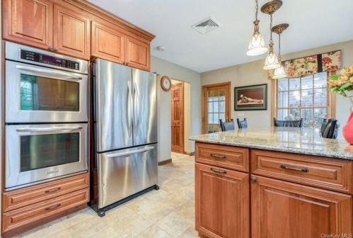 345 Svahn Dr, Valley Cottage NY 10989-1608 exterior