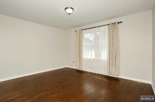 7 Lawrence Ave, Dumont NJ  07628-2708 exterior