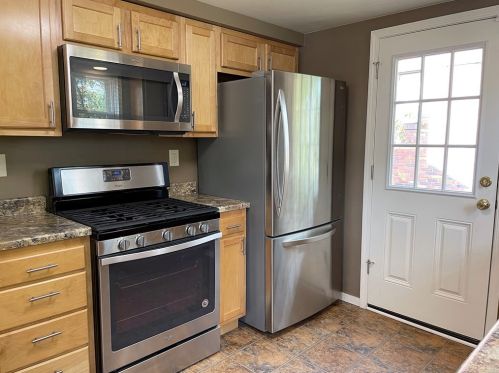 3805 Sunview Dr, Pittsburgh PA  15227-2634 exterior