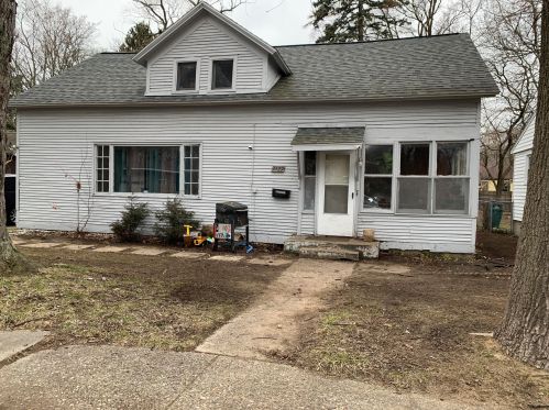3229 Highland St, Meskegon, MI 49444-2816