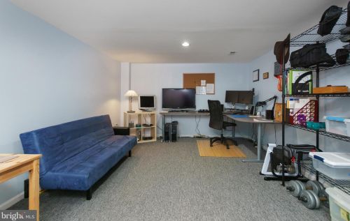 38 Chicopee Dr, Princeton NJ 08540-1826 exterior