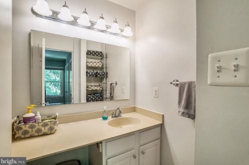 7707 Heatherton Ln, Rockville MD  20854-3212 exterior