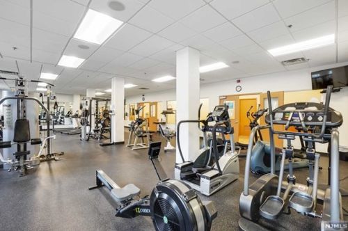 5201 Rio Vis Dr, Mahwah NJ 07430-4510 exterior