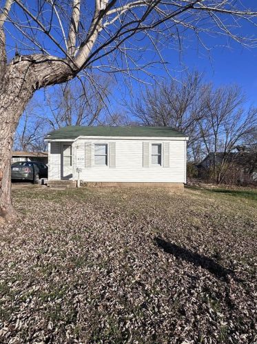 635 Elizabeth St, Spring Bluff, MO 63080-2111