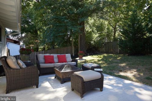 6825 Old Chesterbrook Rd, Mc Lean VA 22101-4408 exterior