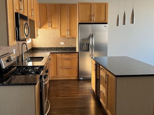 2143 Division St, Chicago, IL 60622-3006