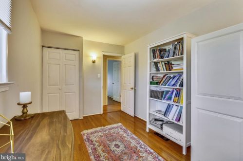 10 Grovepoint Ct, Rockville MD 20854-5505 exterior