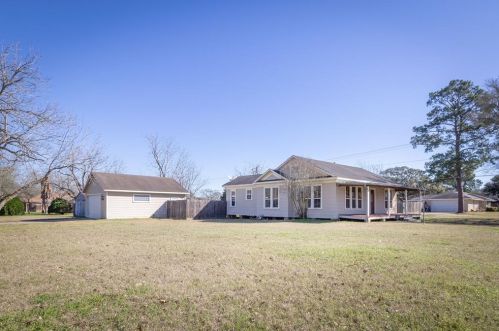 726 Market St, Hempstead, TX 77445-6112