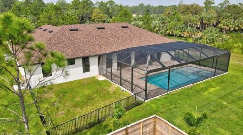 870 8 St, Naples FL 34120-0411 exterior