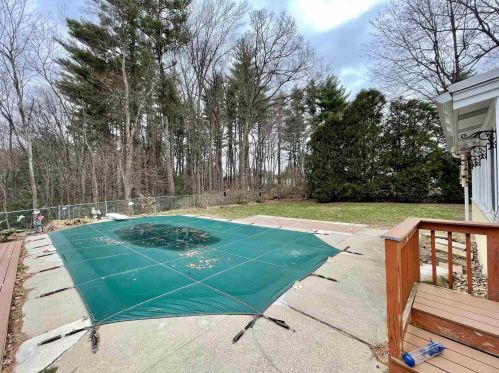 5 Greenough Rd, Plaistow NH 03865-2725 exterior