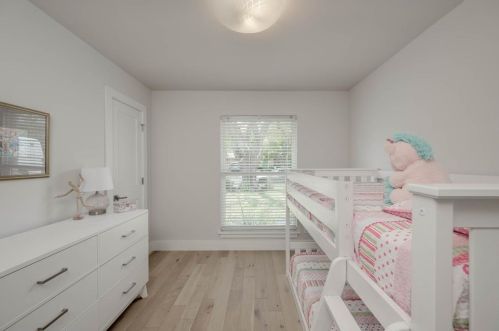 5405 Fairmont Cir, Austin TX 78745-2757 exterior