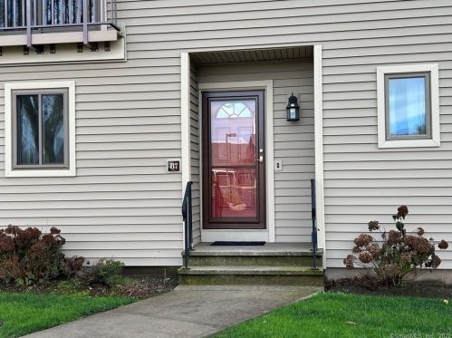 330 Merwin Ave, Milford, CT 06460-7159