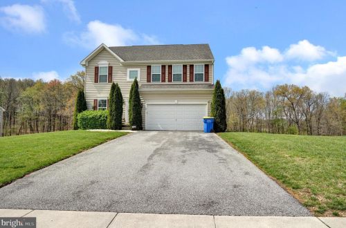 89 Louvain Dr, Hanover, PA 17331-8494