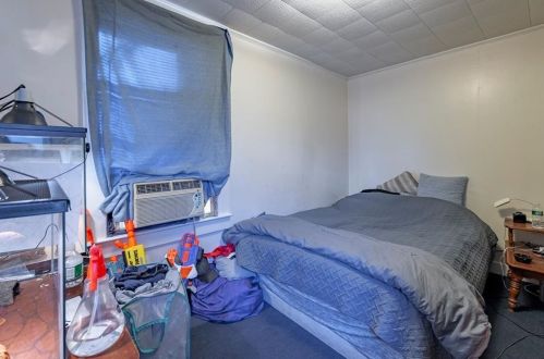 129 Spg St, Woonsocket RI 02895-1916 exterior