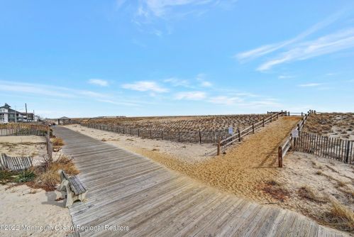 19 New Jersey Ave, Lavallette NJ 08735-2528 exterior