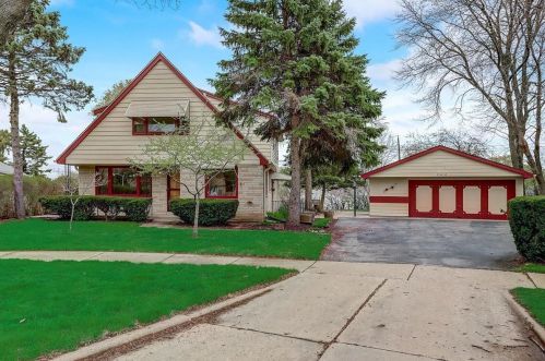 3336 87th Ct, Milwaukee, WI 53227-4517