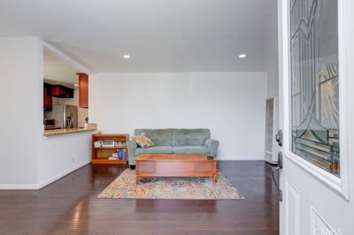 9607 Hoback St, Bellflower, CA 90706-2335