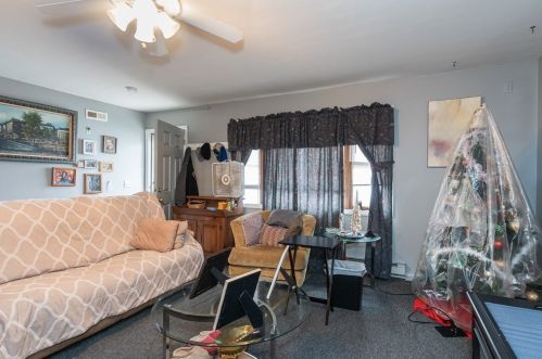 79 Exposition Ter, West Springfield MA 01089-3760 exterior