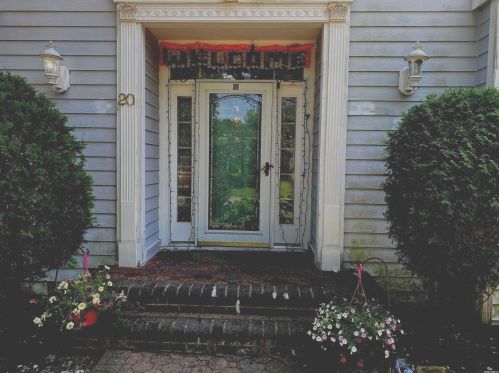 20 Pheasant Run Ln, Huntington Station, NY 11746-8142