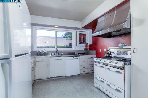 1161 Camelia St, Berkeley CA 94710-1521 exterior