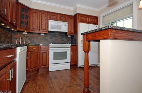 409 Porter Way, Bridgewater NJ  08807-3537 exterior