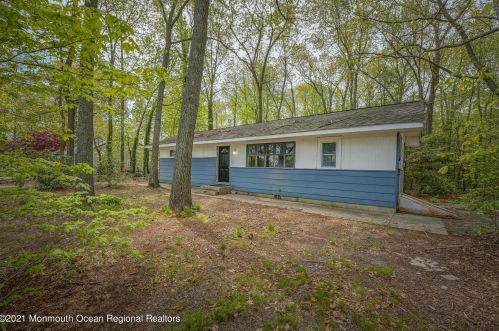 376 Barnegat Ave, Berkeley Township NJ  08721-1112 exterior