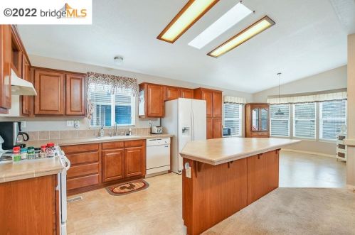 71 A St, Concord CA 94520-5304 exterior