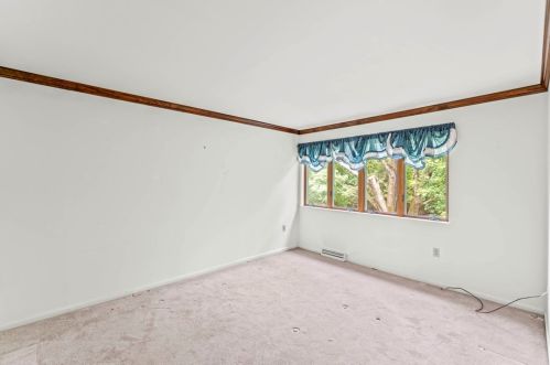 226 Pine Ct, Pittsburgh PA 15239-1953 exterior