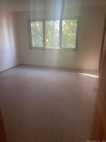 14 Jefferson St, Manchester, CT 06042-2064