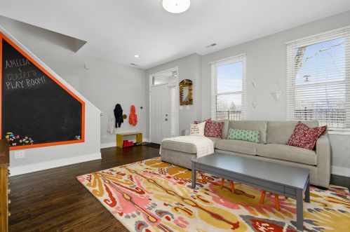 4030 Clark St, Chicago IL 60613-1302 exterior