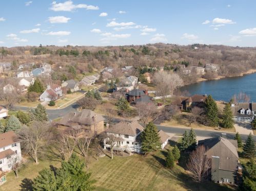 2307 Fld Stone Dr, Saint Paul MN 55120-1919 exterior