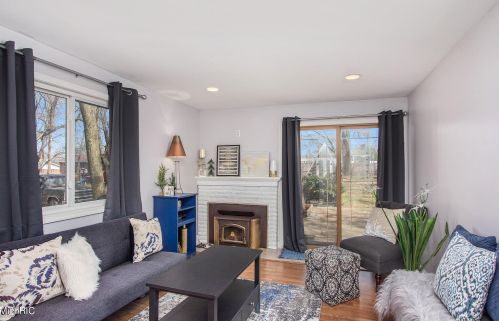 3240 Homecrest Ave, Wyoming MI exterior