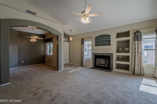 5616 Cortaro Crossing Dr, Tucson, AZ 85742-8134