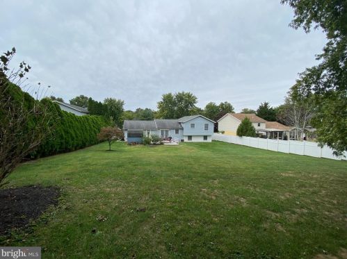 76 Gardenia Dr, Hanover PA 17331-3454 exterior