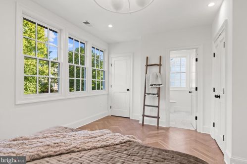 4420 Fessenden St, Washington DC  20016-4054 exterior