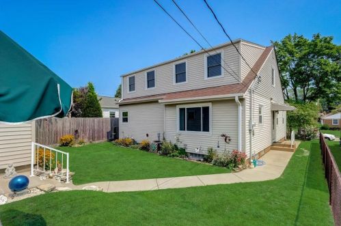 2537 63, Milwaukee WI 53219-2628 exterior