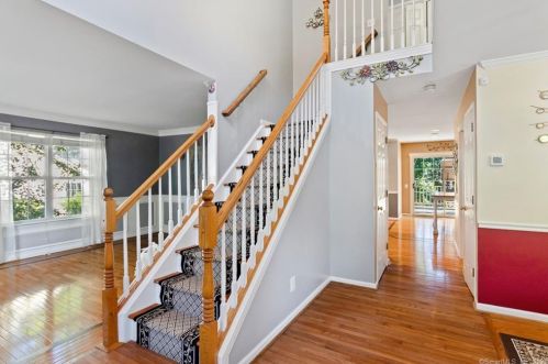 31 Lookout Hl Rd, Milford CT 06461-1878 exterior