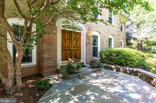 8415 Holly Leaf Dr, Mc Lean, VA 22102-2226